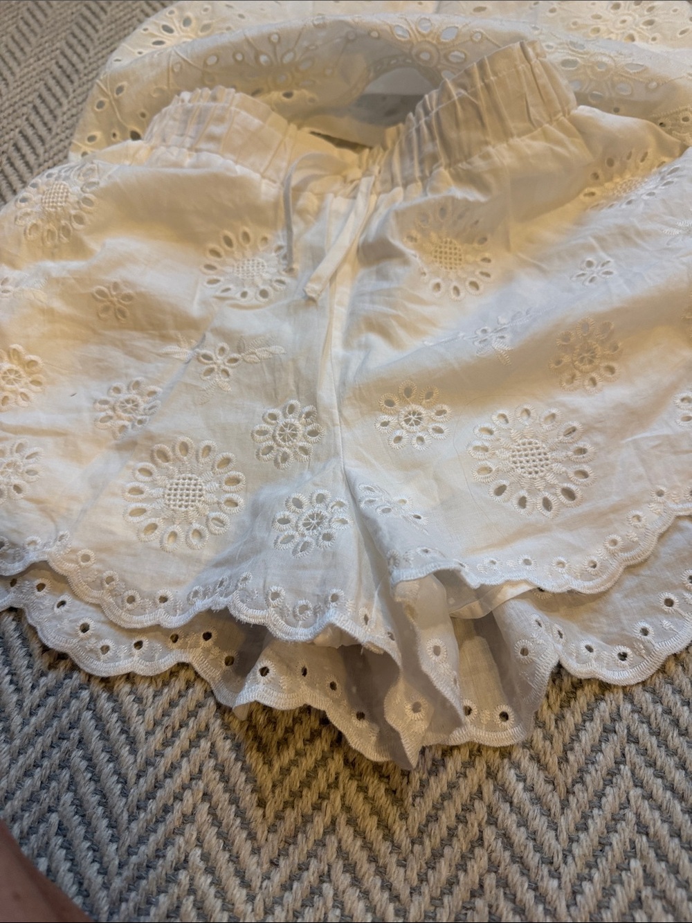 Zara Girls White Eyelet Set - Picture 2 of 4